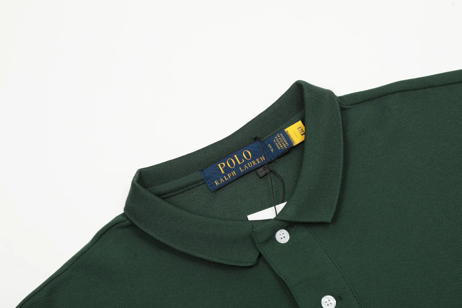 🅿️152 "Top quality" Style number: DS001# (not off the shelves all year round) [Ralph Lauren classic pony embroidered lapel POLO short sleeves] ✅Ralph Lauren Ralph Lauren classic basic versatile POLO short sleeves ✅Main supply platform live broadcast Wholesale entities will be replenished when out of stock Not removed from the shelves ✅ZP quality 1:1 version Scan the code to enter the GF website Z cabinet quality ✅Detailed quality The only one in Guangzhou Imported pique fabrics Mainly high-end, cost-effective and good quality. Needless to say, the version is restored to the original version. The maximum size can be worn up to 210 pounds. Loose, comfortable and stress-free. ✅Wear for work and life. Suitable for various occasions. A must-have recommendation for couples. Size: